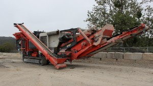 For a few years, a tracked R155 screener from McCloskey processed the materials the operation’s QE440 scalping screen currently does. Now, Chandler’s Sand & Gravel uses the R155 primarily to screen sand.