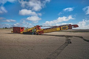 Superior Industries’ Razerlink combines mobility with its telescoping conveyor technology.