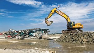 Independence Excavating has been actively crushing at the Cleveland airport since spring 2018. Photo by Joe McCarthy