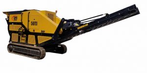 The 50TJ is the largest machine in the SMI Compact line, weighing 26,000 pounds and requiring a semi-tractor trailer for transport. Photo courtesy of Screen Machine
