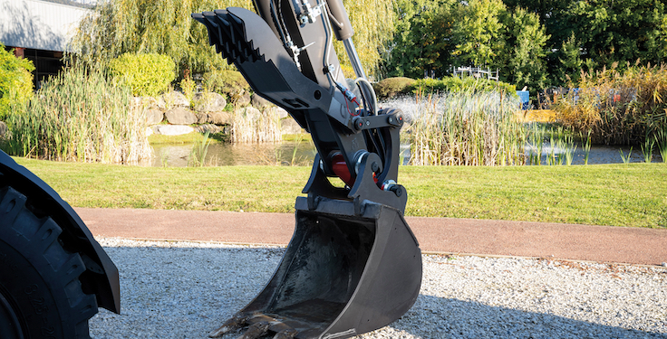 Mecalac's new hydraulic thumb attachment is designed to pick up, maintain and move large or long objects in applications such as truck loading or pipe laying. Photo: Mecalac
